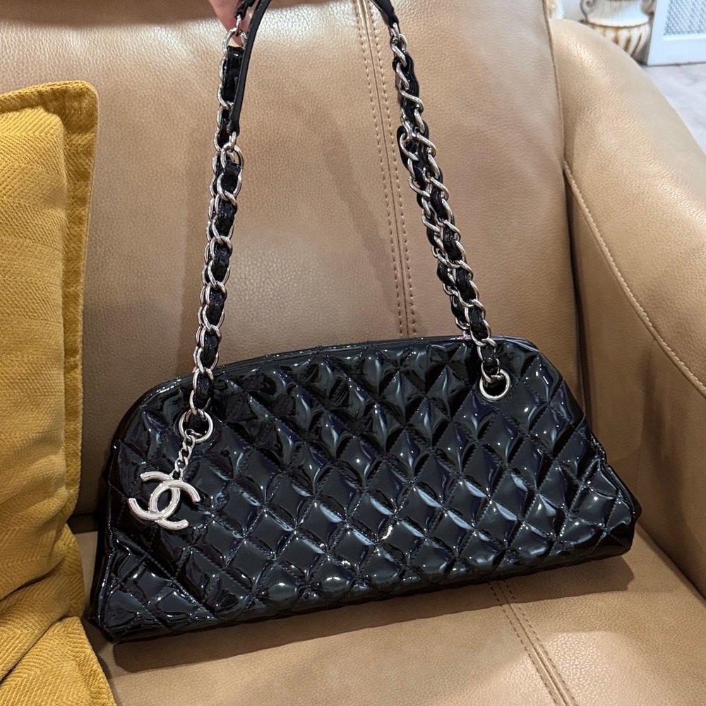 CHANEL Glossy Mademoiselle Black Quilted Shoulder Bag